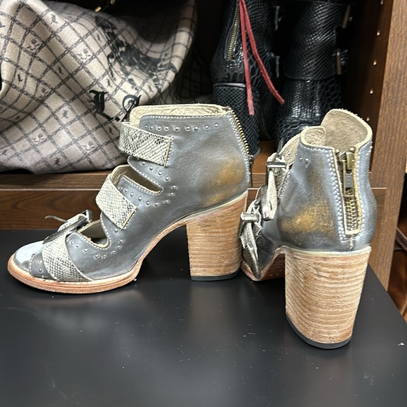 Freebird by Steven Violet leather snakeskin sandal - Picture 3 of 7